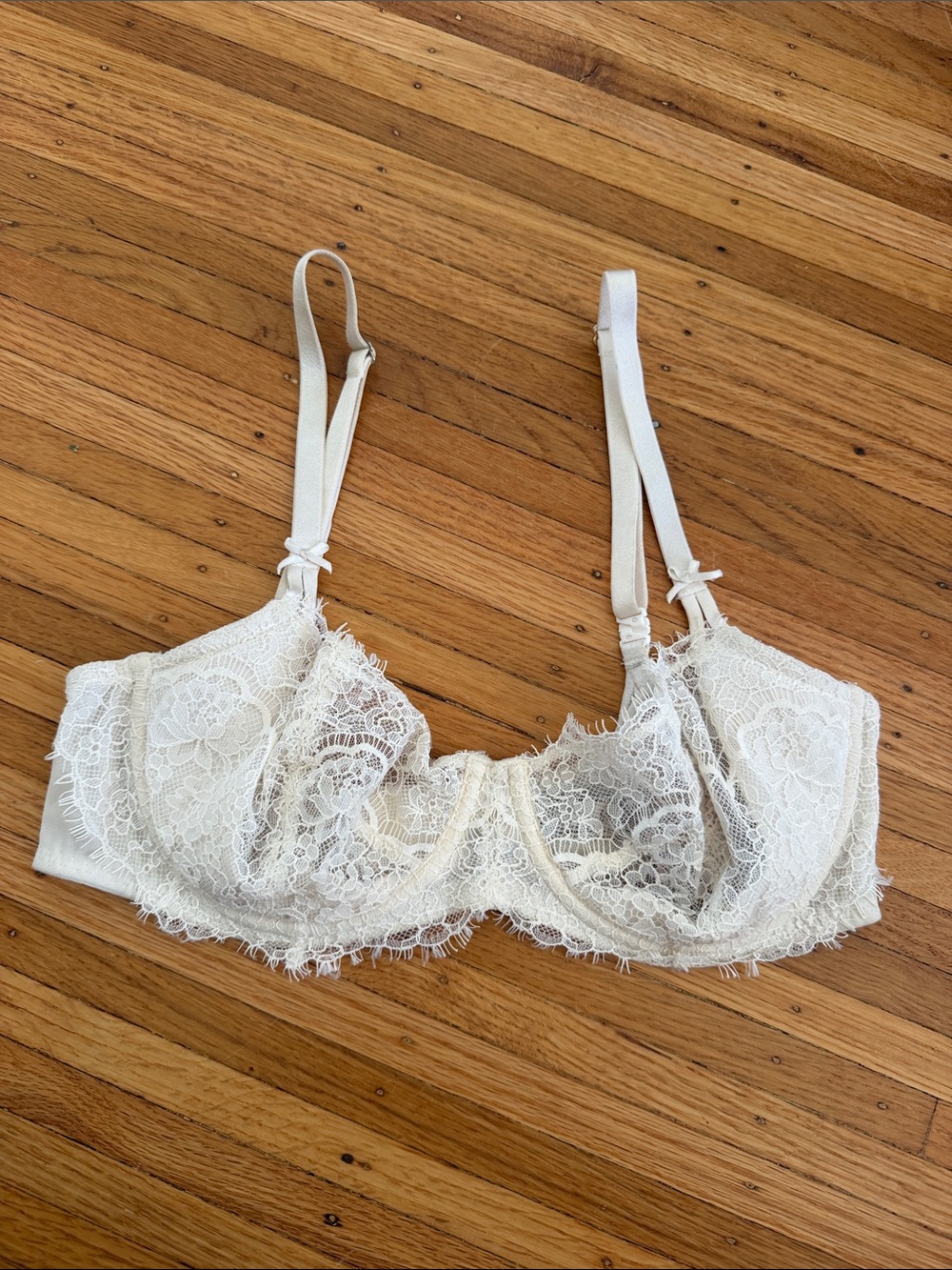 Victoria's Secret White Lace Underwire Bra